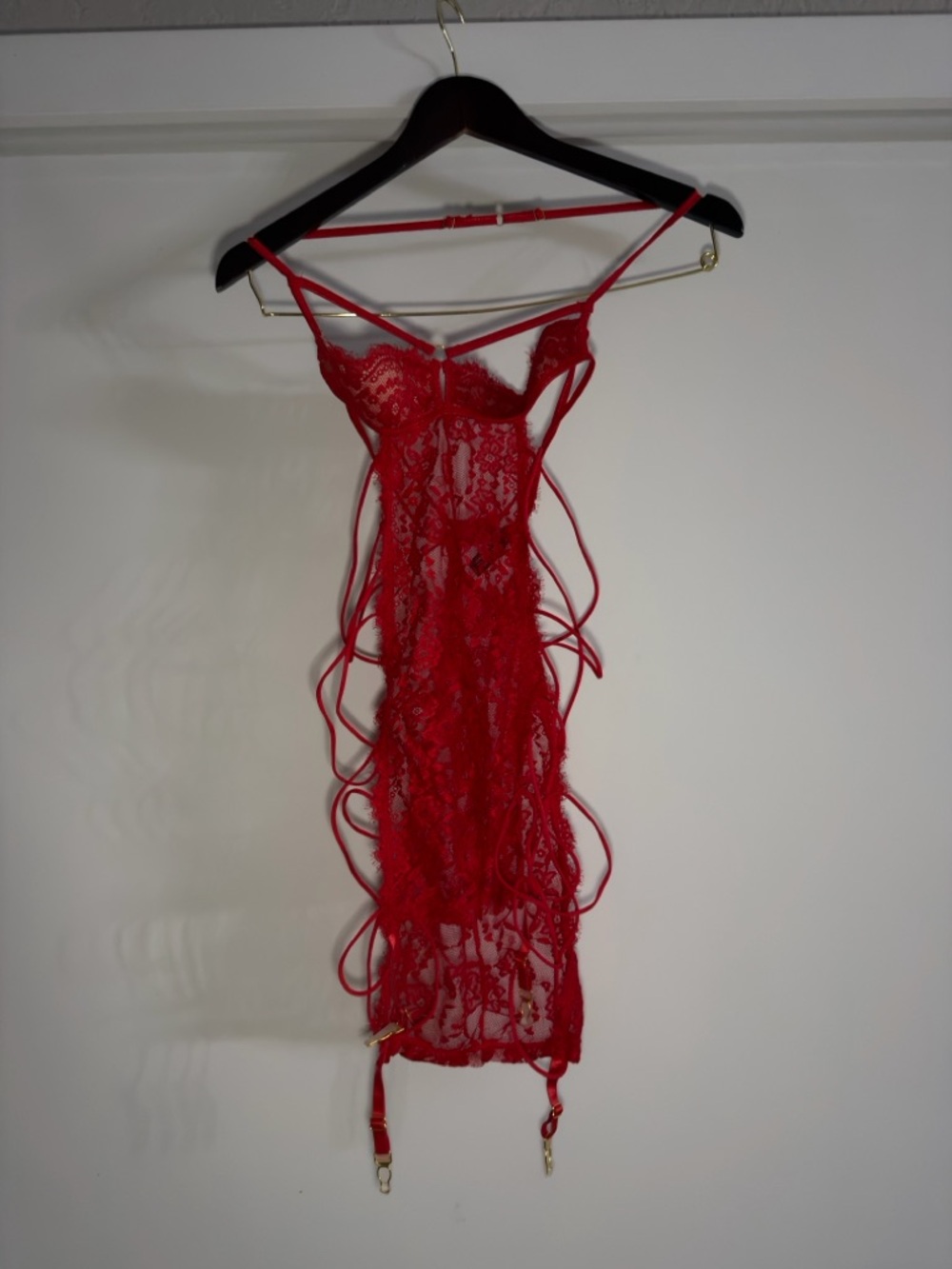 Red Lace - Picture 4 of 9